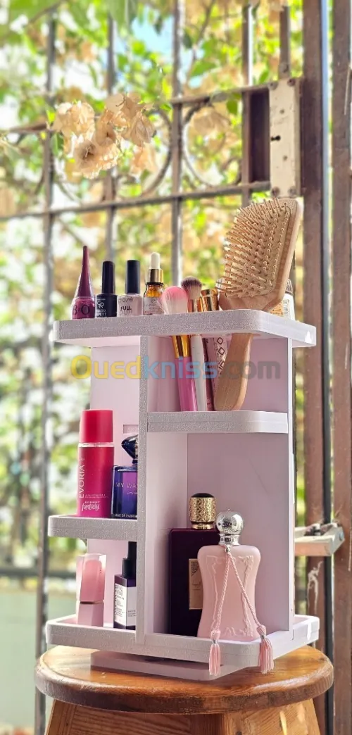 Organisateur des produits cosmétiques 