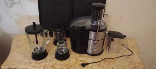 Extracteur de jus + achoir + moulin à épices 