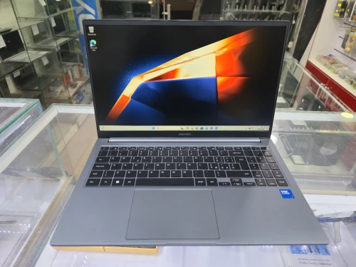 Samsung Book 4 Core 7 150U 16G/512G jamais utilisè