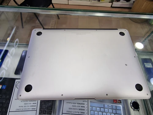 Macbook Air (13 inch , 2017, i5)