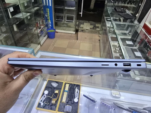 -VENDU- Samsung Book 4 Core 7 150U 16G/512G jamais utilisè