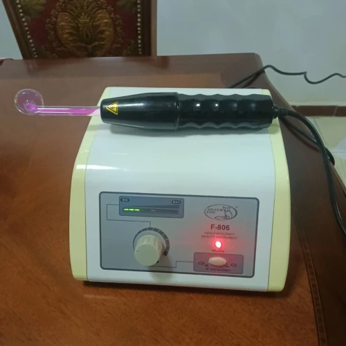 Appareil de haute fréquence pour le nettoyage de peau 