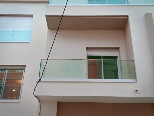 Balcons à panneaux en verre / en acier inox