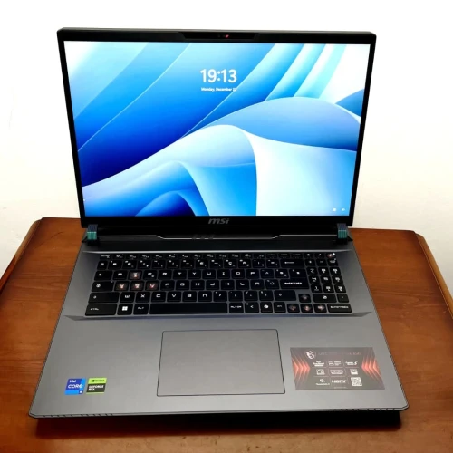 Laptop MSI VECTOR 17HX I9-14900HX / RTX4080 / 32Go DDR5 / 17" QHD+ 240Hz