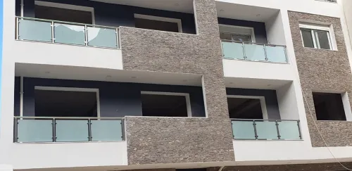 RAMPES D'ESCALIER EN INOX ET VERRE 