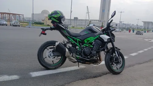 لالين Z900 2025