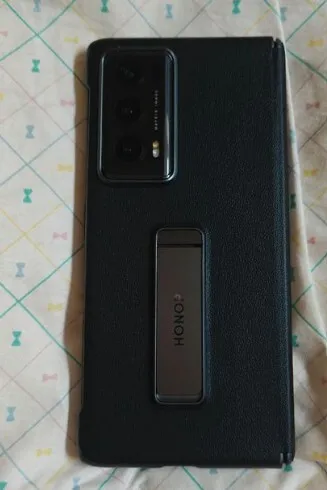 Honor Magic V2