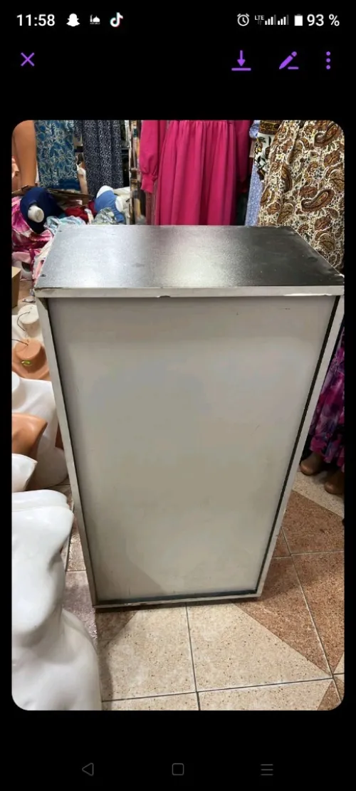 Bureau manquete vitrine les étagères 