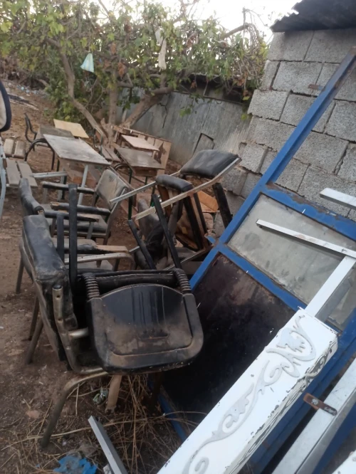 Lot affaire طاولات - كراسي - معدات طبية - ...