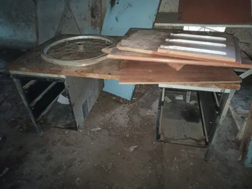 Lot affaire طاولات - كراسي - معدات طبية - ...