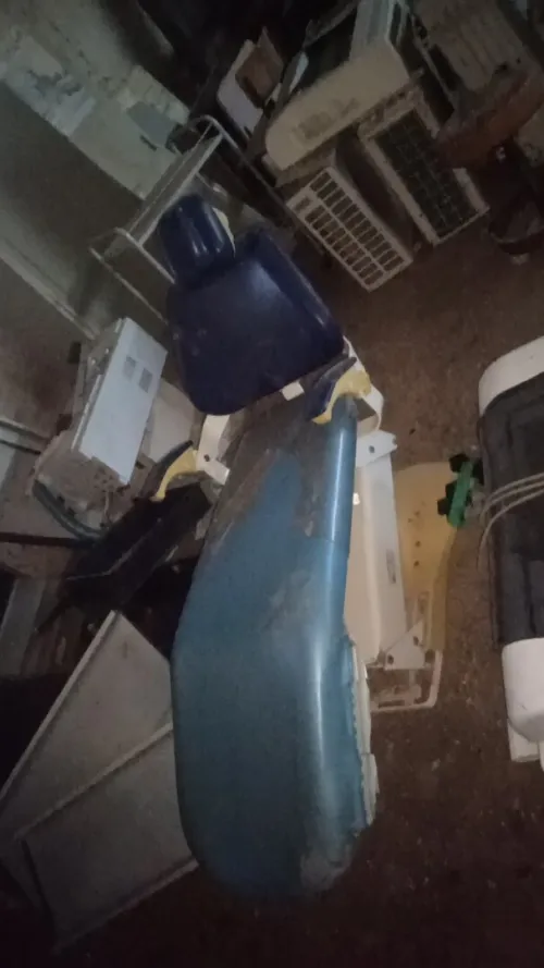 Lot affaire طاولات - كراسي - معدات طبية - ...