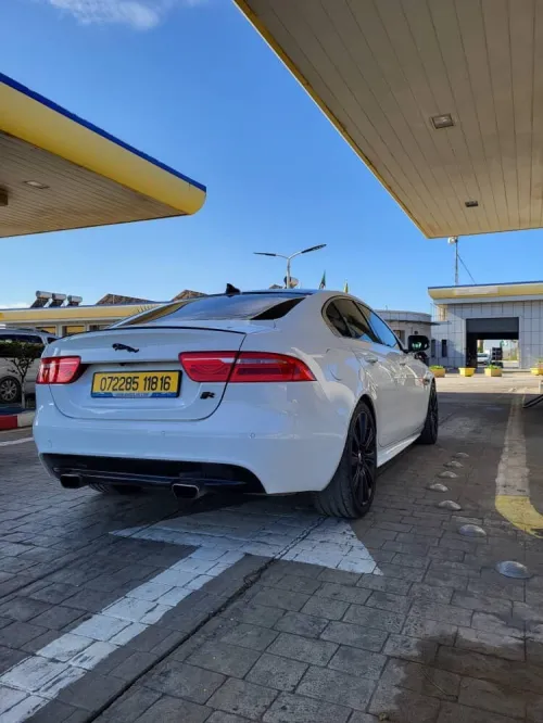 Jaguar Xe 2018 Simple