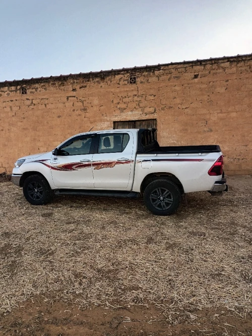 location voiture 2021 avec chauffeur hilux