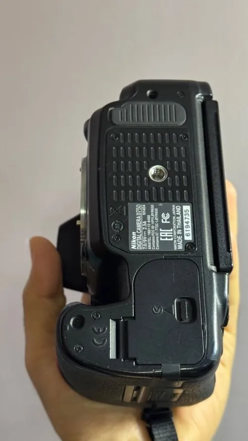 D750