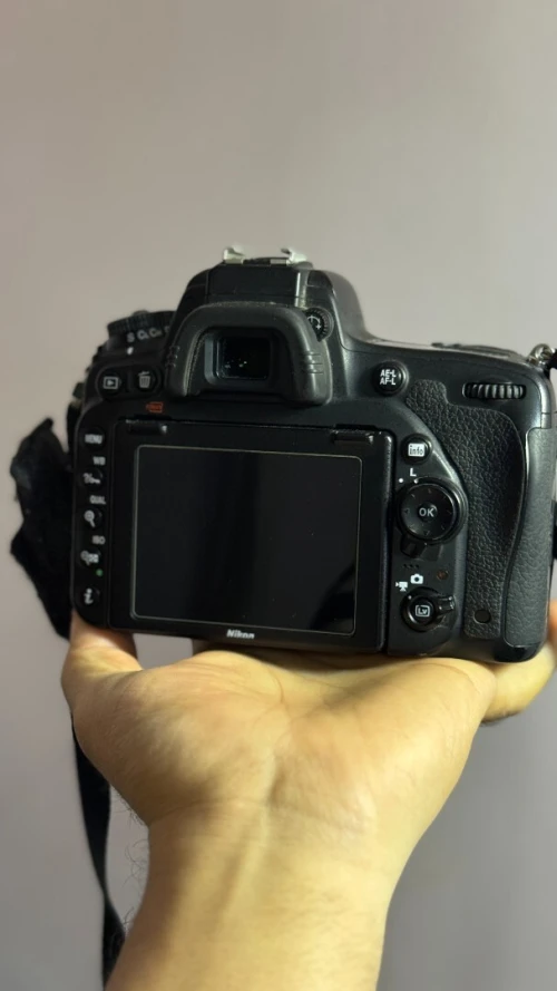 D750
