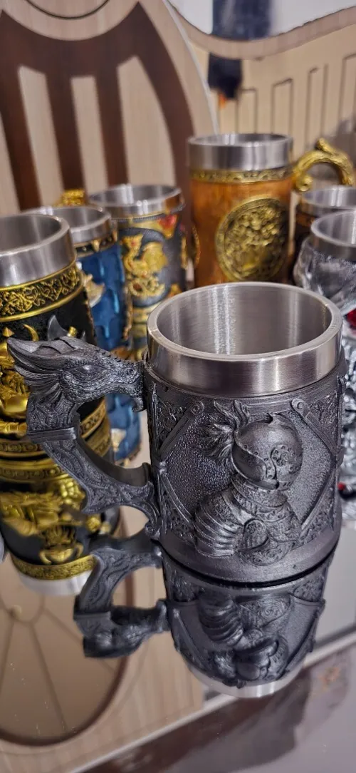 Des figurine et tasses