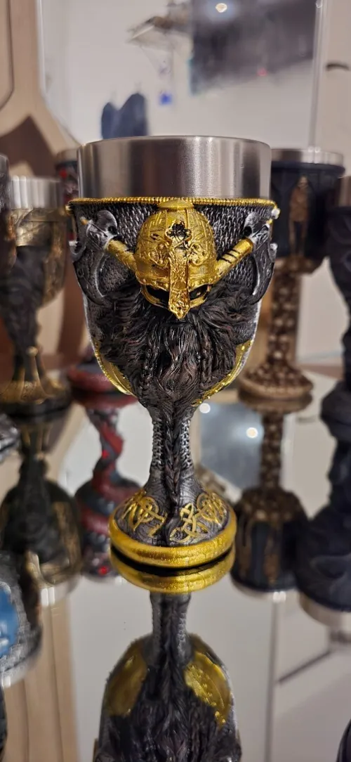 Des figurine et tasses