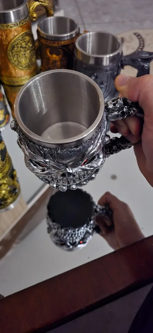 Des figurine et tasses