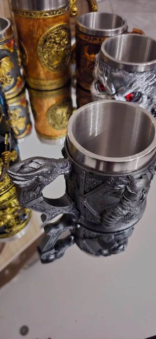 Des figurine et tasses