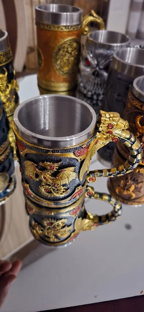 Des figurine et tasses