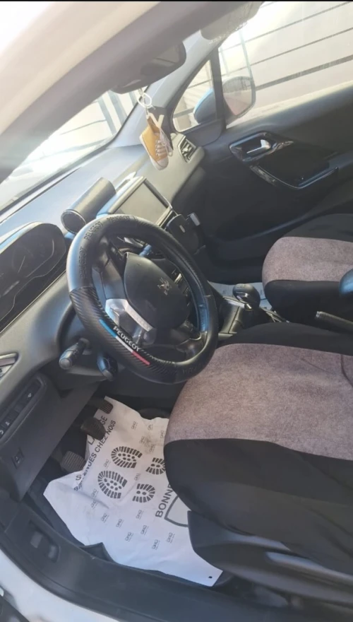 Peugeot 208 2015 Allure Facelift