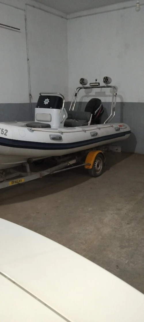 Semi rigide valiant 520 avec mercure 60