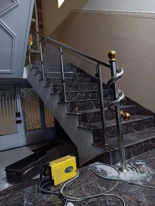 Rampe d'escalier en inox garde-corps en verre cabine de douche