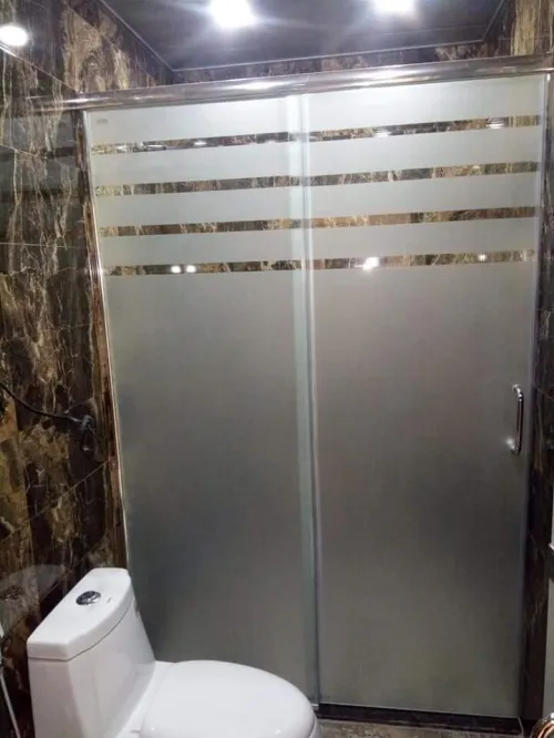 Rampe d'escalier en inox garde-corps en verre cabine de douche