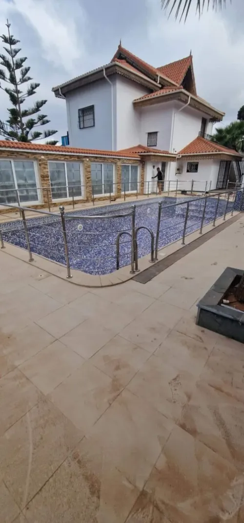 Rampe d'escalier en inox garde-corps en verre cabine de douche