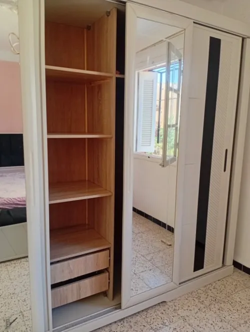 Chambre a coucher avec lustre 