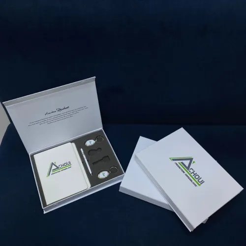 coffret personnaliser : Agenda , stylo, clé usb , porte clé, Gourde, porte carte, power bank....
