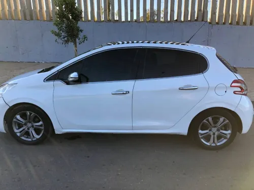 Peugeot 208 2014 Allure