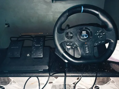 بيع  playstation 4 pro + volant gaiming SuperDrive