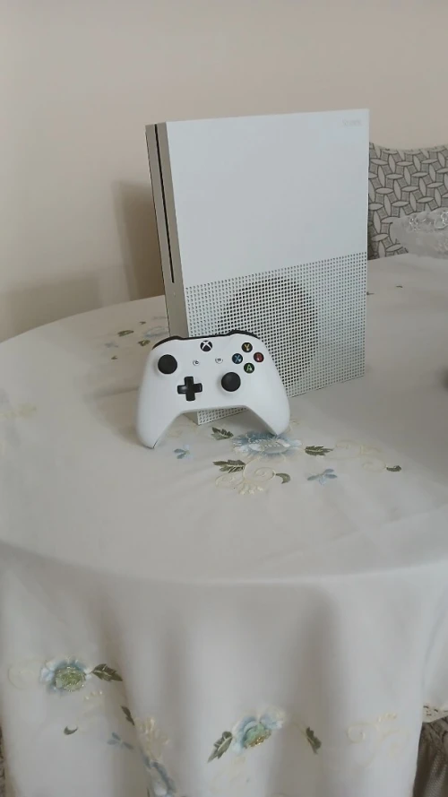 XBOX ONE S 512 gb