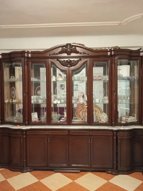 Bibliothèque en bois rouge 