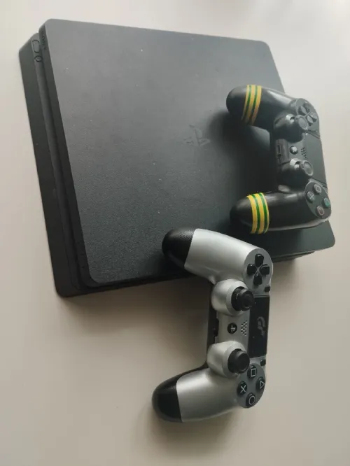 Playstation PS4 ,1To et 2 manettes