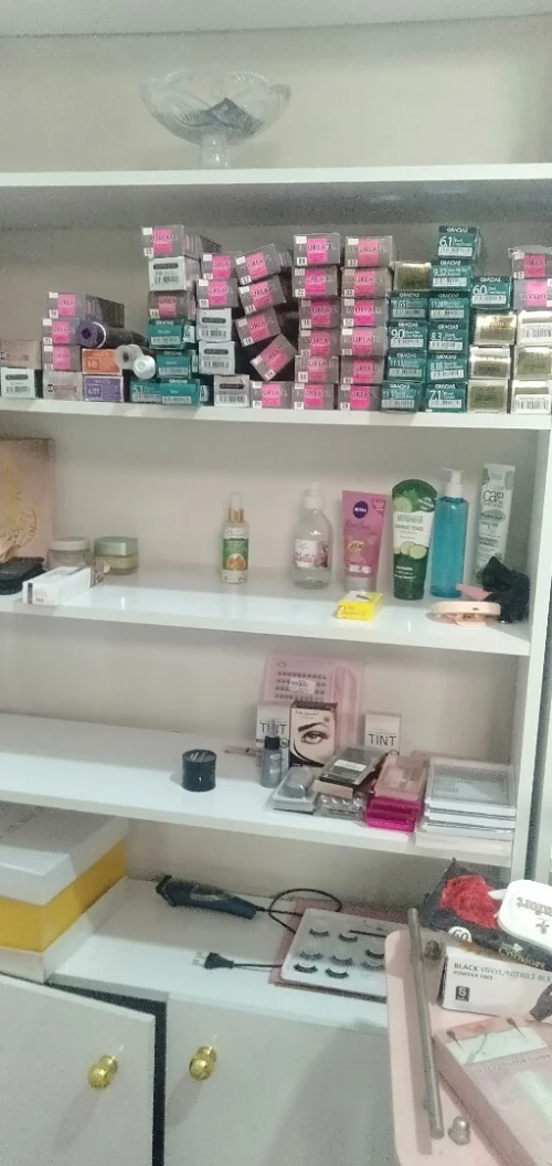 أثاث صالون حلاقة و تجميل + ليبرودوي