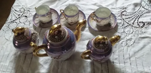 Service à  café en véritable  porcelaine 