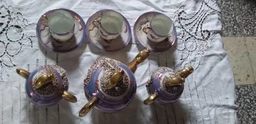 Service à  café en véritable  porcelaine 