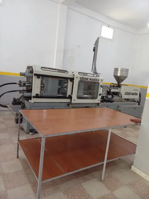 Machine injection plastique 200t 