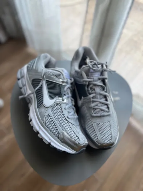 Nike vomero 5