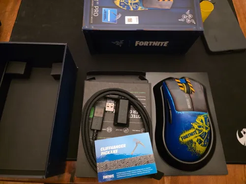 Razer deathadder V3 Pro Fortnite Edition