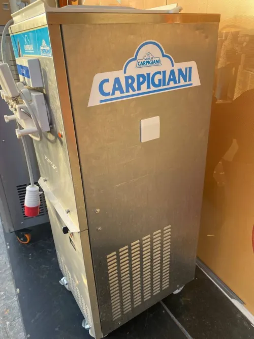 2 machine a glace soft Carpigiani & 1 machine Excellence