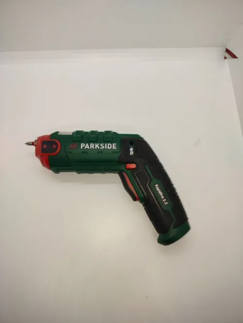 Visseuse Parkside 4V sans fil avec changement Rapide d'Embouts