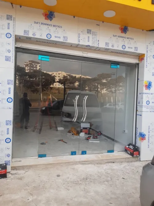 Cabine de douche et vitrines en verre trempé 