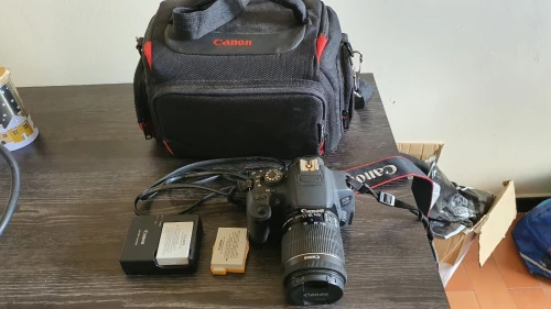  Canon EOS 700D + Objectif 18-55mm IS II -Très bon état
