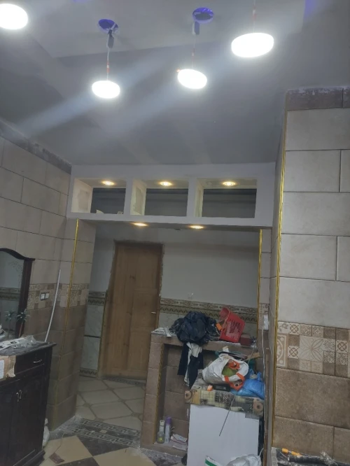 ديكورات بلاكو..و كهرباء...و تعديل و تقسيم غرف..و صباغة وأشغال أخري