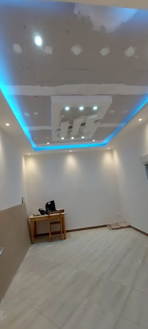 ديكورات بلاكو..و كهرباء...و تعديل و تقسيم غرف..و صباغة وأشغال أخري