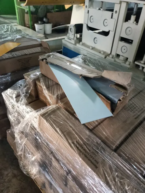Feuillards et Plaque d'immatriculation en Aluminium disponible en plusieurs couleurs et épaisseurs 