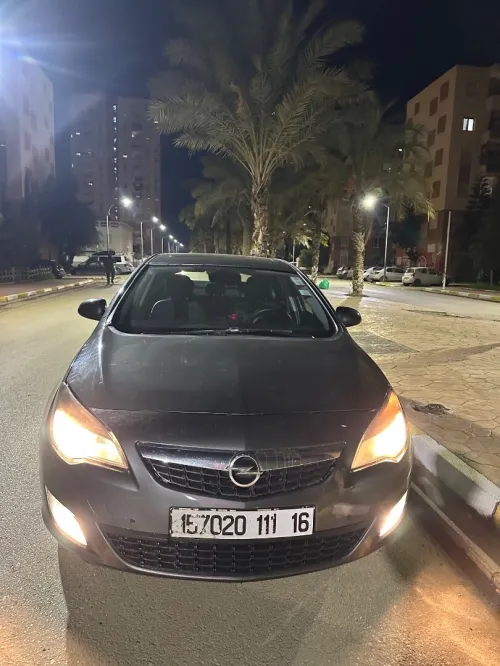 Opel Astra 2011 ASTRA J  TOUT OPTIONS